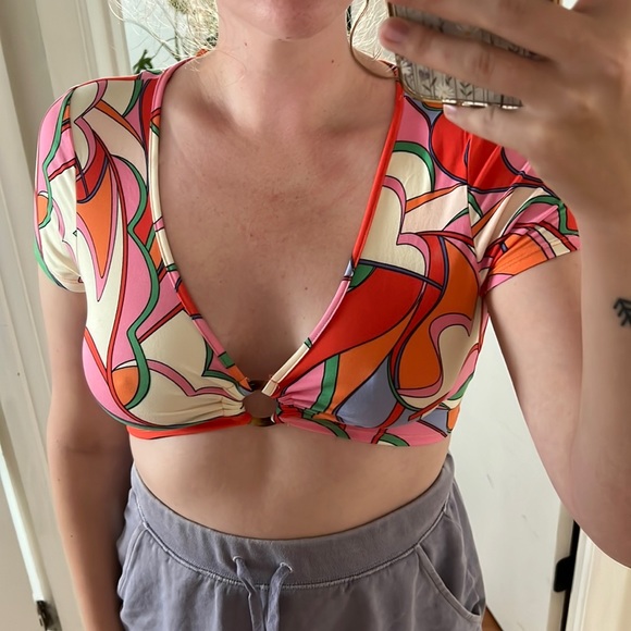 Groovy Open Back Crop Top - Picture 1 of 4